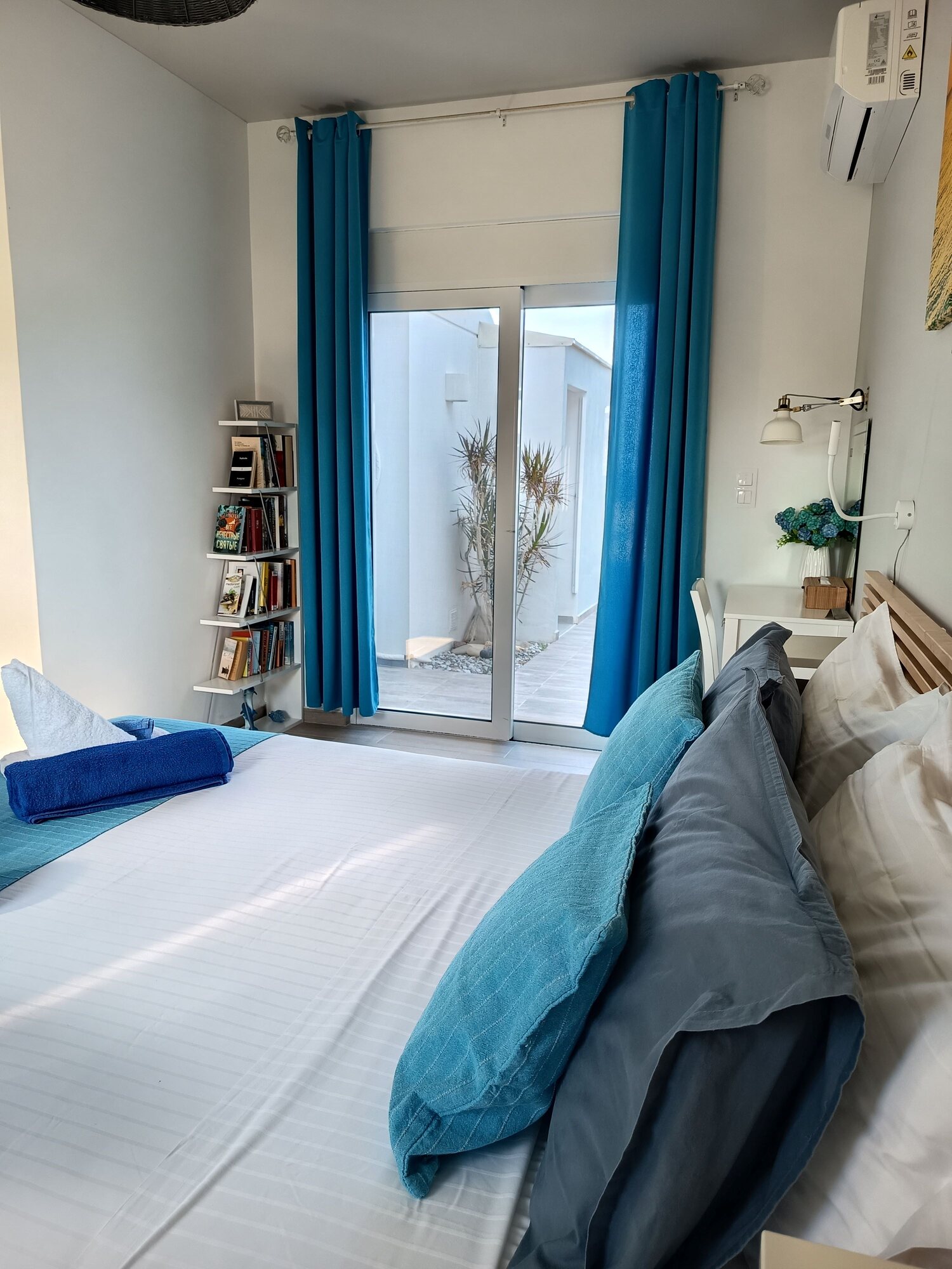 Room A (4)