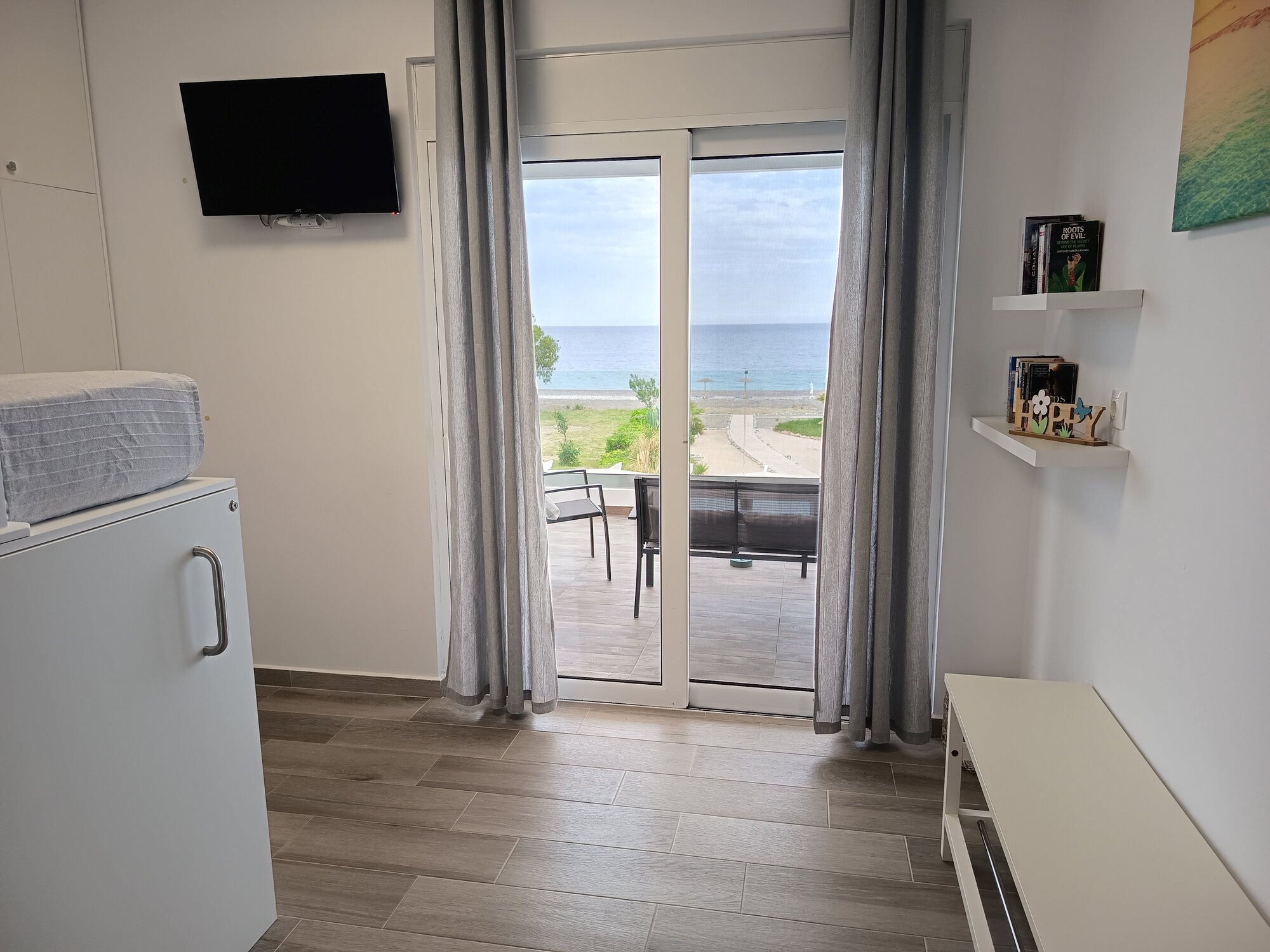 Room B (2)