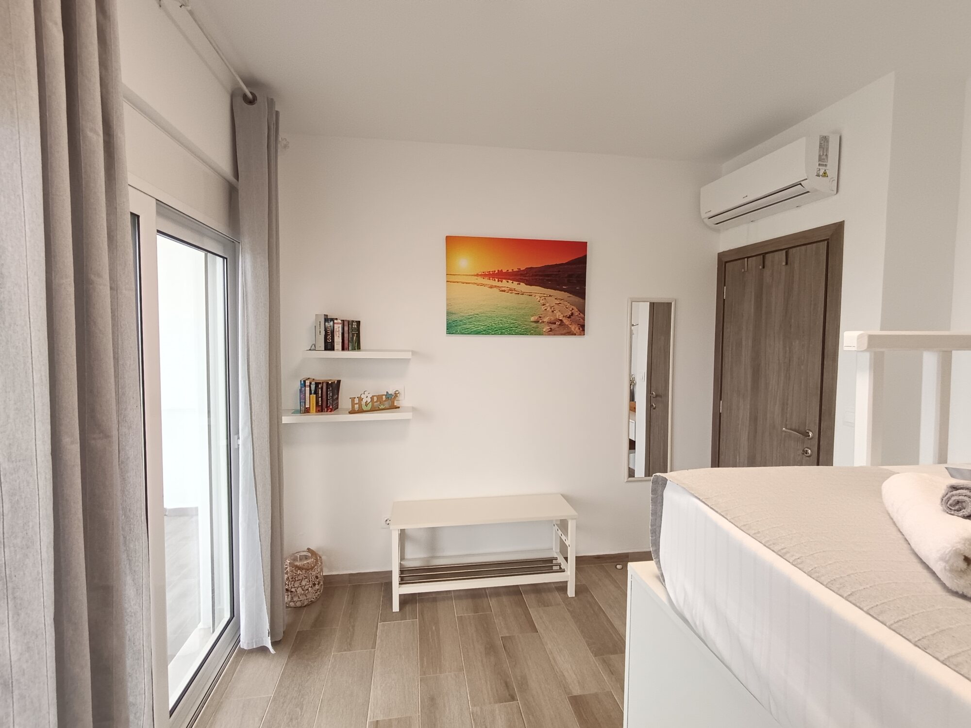 Room B (1)