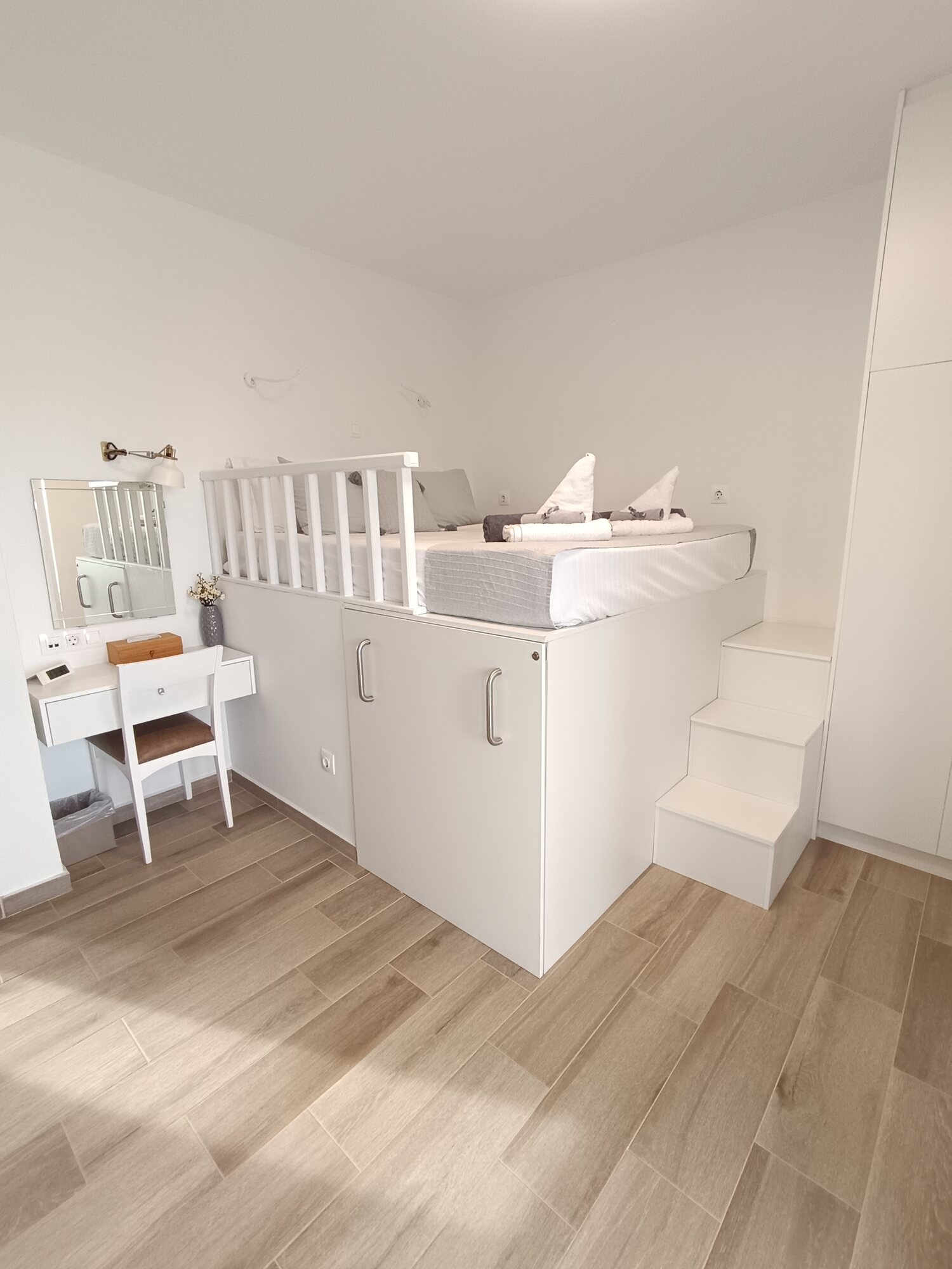 Room B (3)